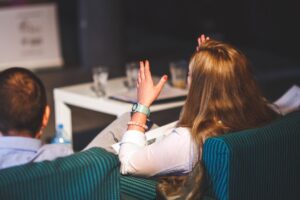 Zece obstacole în comunicare și cum le depășim