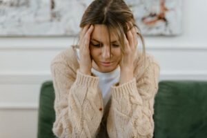 Cum oprești dinamica „eu sunt bun pentru că ceilalți greșesc”
